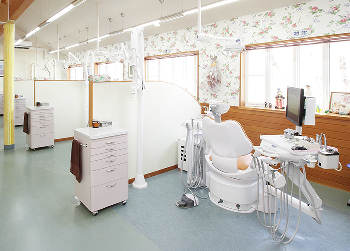 この町で、無理なく通える歯科治療を。